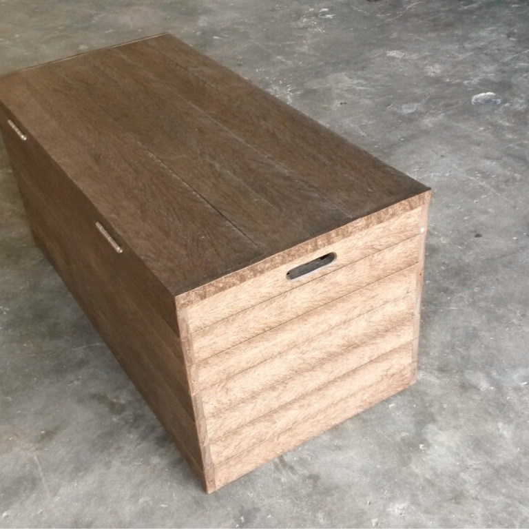 Primwood-recycled-plastic-products-2.png